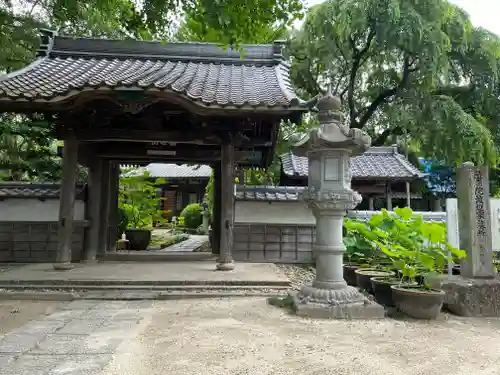 随応院（不遠寺隨應院）の山門