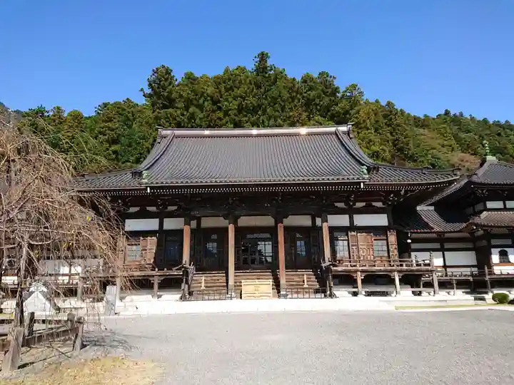 久遠寺の本殿・本堂
