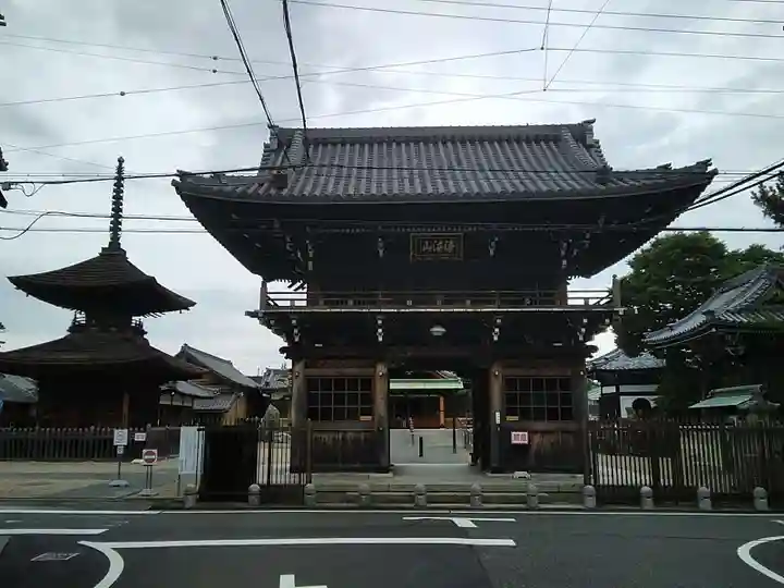 観音寺の山門・神門