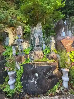 救馬溪観音の{uncategorized: "未分類", other: "その他", undefined: "問題あり", building: "その他建物", grave: "お墓", sacred_gate: "鳥居", guardian: "狛犬", statue: "像", buddha: "仏像", history: "歴史", nature: "自然", garden: "庭園", animal: "動物", pagoda: "塔", temizu: "手水舎", mountain_gate: "山門・神門", sanctuary: "本殿・本堂", subordinate: "末社・摂社", art: "芸術", scenery: "景色", jizo: "地蔵", ema: "絵馬", goshuin: "御朱印", omikuji: "おみくじ", items: "授与品その他", amulet: "お守り", goshuincho: "御朱印帳", eats: "食事", festival: "お祭り", votive_dance: "神楽", shichigosan: "七五三参", wedding: "結婚式", experience: "体験その他", initially: "初詣", around: "周辺", anti_infection: "感染症対策"}