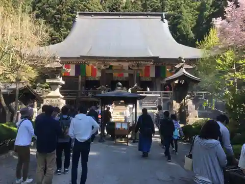 宝珠山 立石寺の本殿・本堂