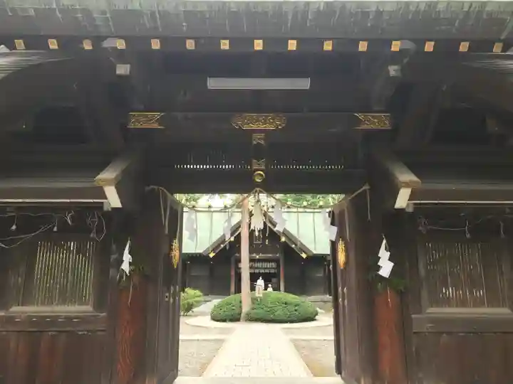 琴似神社の山門・神門
