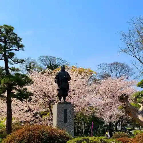 龍城神社の像