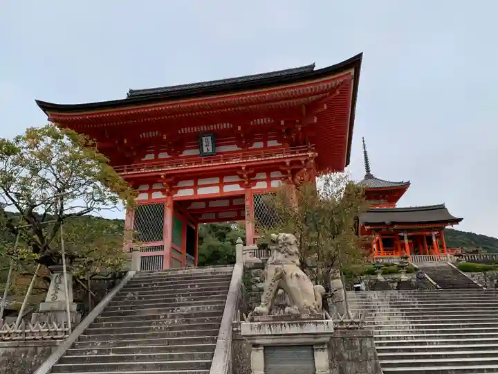 清水寺の山門・神門