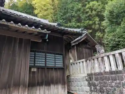 火神社（上六栗火神社）の{uncategorized: "未分類", other: "その他", undefined: "問題あり", building: "その他建物", grave: "お墓", sacred_gate: "鳥居", guardian: "狛犬", statue: "像", buddha: "仏像", history: "歴史", nature: "自然", garden: "庭園", animal: "動物", pagoda: "塔", temizu: "手水舎", mountain_gate: "山門・神門", sanctuary: "本殿・本堂", subordinate: "末社・摂社", art: "芸術", scenery: "景色", jizo: "地蔵", ema: "絵馬", goshuin: "御朱印", omikuji: "おみくじ", items: "授与品その他", amulet: "お守り", goshuincho: "御朱印帳", eats: "食事", festival: "お祭り", votive_dance: "神楽", shichigosan: "七五三参", wedding: "結婚式", experience: "体験その他", initially: "初詣", around: "周辺", anti_infection: "感染症対策"}