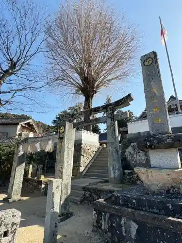 白山神社の{uncategorized: "未分類", other: "その他", undefined: "問題あり", building: "その他建物", grave: "お墓", sacred_gate: "鳥居", guardian: "狛犬", statue: "像", buddha: "仏像", history: "歴史", nature: "自然", garden: "庭園", animal: "動物", pagoda: "塔", temizu: "手水舎", mountain_gate: "山門・神門", sanctuary: "本殿・本堂", subordinate: "末社・摂社", art: "芸術", scenery: "景色", jizo: "地蔵", ema: "絵馬", goshuin: "御朱印", omikuji: "おみくじ", items: "授与品その他", amulet: "お守り", goshuincho: "御朱印帳", eats: "食事", festival: "お祭り", votive_dance: "神楽", shichigosan: "七五三参", wedding: "結婚式", experience: "体験その他", initially: "初詣", around: "周辺", anti_infection: "感染症対策"}