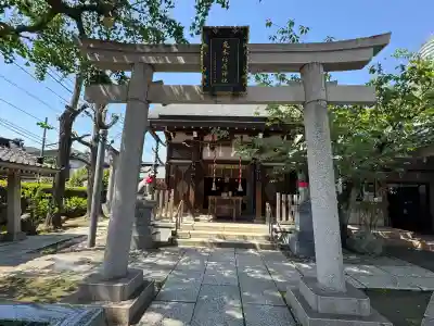 飛木稲荷神社の{uncategorized: "未分類", other: "その他", undefined: "問題あり", building: "その他建物", grave: "お墓", sacred_gate: "鳥居", guardian: "狛犬", statue: "像", buddha: "仏像", history: "歴史", nature: "自然", garden: "庭園", animal: "動物", pagoda: "塔", temizu: "手水舎", mountain_gate: "山門・神門", sanctuary: "本殿・本堂", subordinate: "末社・摂社", art: "芸術", scenery: "景色", jizo: "地蔵", ema: "絵馬", goshuin: "御朱印", omikuji: "おみくじ", items: "授与品その他", amulet: "お守り", goshuincho: "御朱印帳", eats: "食事", festival: "お祭り", votive_dance: "神楽", shichigosan: "七五三参", wedding: "結婚式", experience: "体験その他", initially: "初詣", around: "周辺", anti_infection: "感染症対策"}