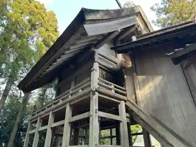 六所神社の{uncategorized: "未分類", other: "その他", undefined: "問題あり", building: "その他建物", grave: "お墓", sacred_gate: "鳥居", guardian: "狛犬", statue: "像", buddha: "仏像", history: "歴史", nature: "自然", garden: "庭園", animal: "動物", pagoda: "塔", temizu: "手水舎", mountain_gate: "山門・神門", sanctuary: "本殿・本堂", subordinate: "末社・摂社", art: "芸術", scenery: "景色", jizo: "地蔵", ema: "絵馬", goshuin: "御朱印", omikuji: "おみくじ", items: "授与品その他", amulet: "お守り", goshuincho: "御朱印帳", eats: "食事", festival: "お祭り", votive_dance: "神楽", shichigosan: "七五三参", wedding: "結婚式", experience: "体験その他", initially: "初詣", around: "周辺", anti_infection: "感染症対策"}