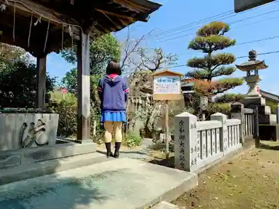 宅宮神社の庭園