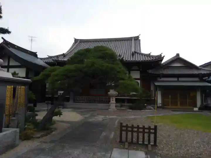 長伝寺の本殿・本堂