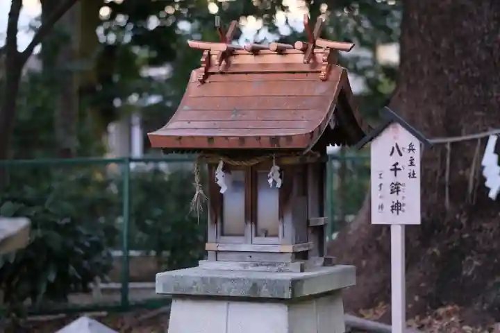 泉穴師神社の末社・摂社