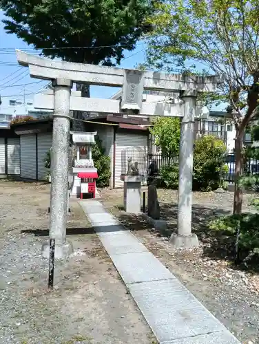 新城神社の{uncategorized: "未分類", other: "その他", undefined: "問題あり", building: "その他建物", grave: "お墓", sacred_gate: "鳥居", guardian: "狛犬", statue: "像", buddha: "仏像", history: "歴史", nature: "自然", garden: "庭園", animal: "動物", pagoda: "塔", temizu: "手水舎", mountain_gate: "山門・神門", sanctuary: "本殿・本堂", subordinate: "末社・摂社", art: "芸術", scenery: "景色", jizo: "地蔵", ema: "絵馬", goshuin: "御朱印", omikuji: "おみくじ", items: "授与品その他", amulet: "お守り", goshuincho: "御朱印帳", eats: "食事", festival: "お祭り", votive_dance: "神楽", shichigosan: "七五三参", wedding: "結婚式", experience: "体験その他", initially: "初詣", around: "周辺", anti_infection: "感染症対策"}