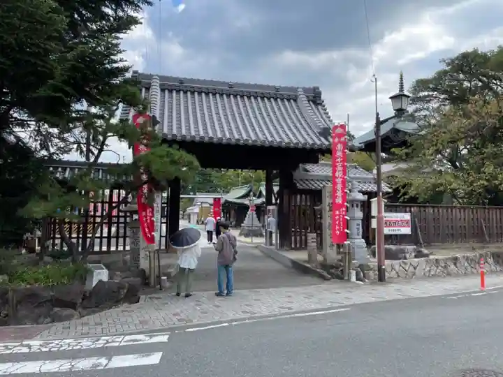 笠覆寺 (笠寺観音)の山門・神門