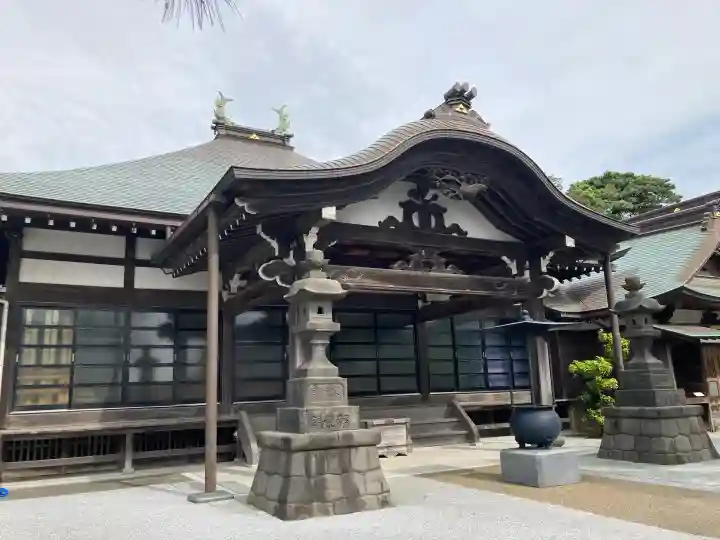 泉蔵寺の{uncategorized: "未分類", other: "その他", undefined: "問題あり", building: "その他建物", grave: "お墓", sacred_gate: "鳥居", guardian: "狛犬", statue: "像", buddha: "仏像", history: "歴史", nature: "自然", garden: "庭園", animal: "動物", pagoda: "塔", temizu: "手水舎", mountain_gate: "山門・神門", sanctuary: "本殿・本堂", subordinate: "末社・摂社", art: "芸術", scenery: "景色", jizo: "地蔵", ema: "絵馬", goshuin: "御朱印", omikuji: "おみくじ", items: "授与品その他", amulet: "お守り", goshuincho: "御朱印帳", eats: "食事", festival: "お祭り", votive_dance: "神楽", shichigosan: "七五三参", wedding: "結婚式", experience: "体験その他", initially: "初詣", around: "周辺", anti_infection: "感染症対策"}