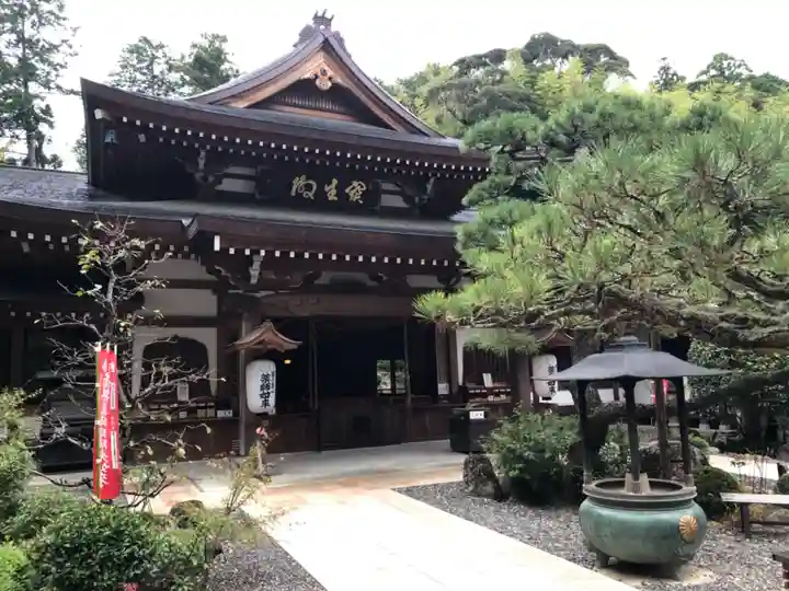 目の霊山 油山寺の本殿・本堂