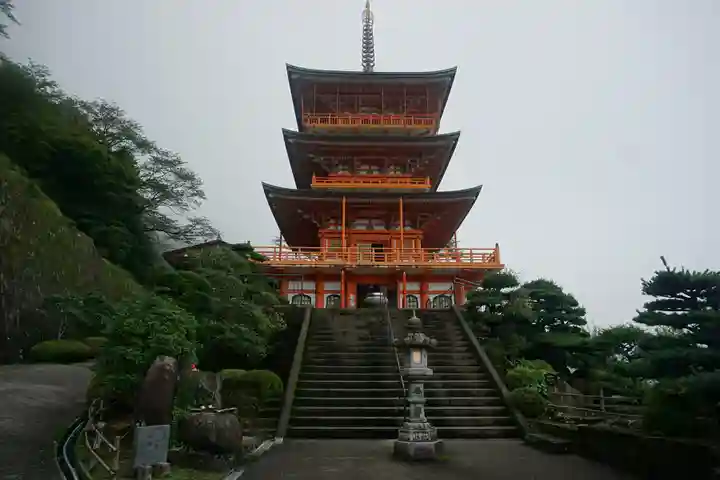 青岸渡寺の山門・神門