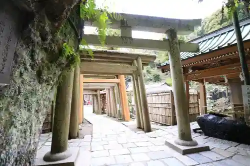 銭洗弁財天宇賀福神社の鳥居