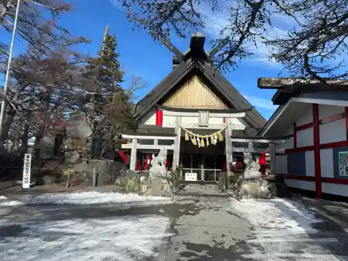 冨士山小御嶽神社の{uncategorized: "未分類", other: "その他", undefined: "問題あり", building: "その他建物", grave: "お墓", sacred_gate: "鳥居", guardian: "狛犬", statue: "像", buddha: "仏像", history: "歴史", nature: "自然", garden: "庭園", animal: "動物", pagoda: "塔", temizu: "手水舎", mountain_gate: "山門・神門", sanctuary: "本殿・本堂", subordinate: "末社・摂社", art: "芸術", scenery: "景色", jizo: "地蔵", ema: "絵馬", goshuin: "御朱印", omikuji: "おみくじ", items: "授与品その他", amulet: "お守り", goshuincho: "御朱印帳", eats: "食事", festival: "お祭り", votive_dance: "神楽", shichigosan: "七五三参", wedding: "結婚式", experience: "体験その他", initially: "初詣", around: "周辺", anti_infection: "感染症対策"}