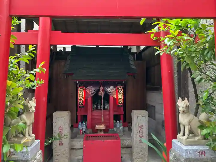 丸山稲荷大明神の{uncategorized: "未分類", other: "その他", undefined: "問題あり", building: "その他建物", grave: "お墓", sacred_gate: "鳥居", guardian: "狛犬", statue: "像", buddha: "仏像", history: "歴史", nature: "自然", garden: "庭園", animal: "動物", pagoda: "塔", temizu: "手水舎", mountain_gate: "山門・神門", sanctuary: "本殿・本堂", subordinate: "末社・摂社", art: "芸術", scenery: "景色", jizo: "地蔵", ema: "絵馬", goshuin: "御朱印", omikuji: "おみくじ", items: "授与品その他", amulet: "お守り", goshuincho: "御朱印帳", eats: "食事", festival: "お祭り", votive_dance: "神楽", shichigosan: "七五三参", wedding: "結婚式", experience: "体験その他", initially: "初詣", around: "周辺", anti_infection: "感染症対策"}