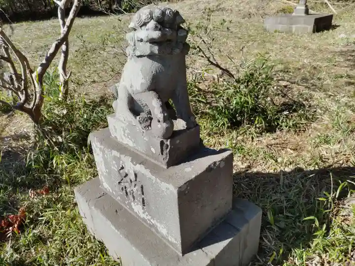 菅谷不動堂(龍泉院境外仏堂)の狛犬