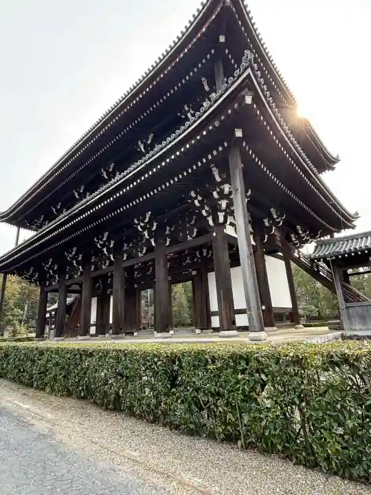 東福禅寺(東福寺)の{uncategorized: "未分類", other: "その他", undefined: "問題あり", building: "その他建物", grave: "お墓", sacred_gate: "鳥居", guardian: "狛犬", statue: "像", buddha: "仏像", history: "歴史", nature: "自然", garden: "庭園", animal: "動物", pagoda: "塔", temizu: "手水舎", mountain_gate: "山門・神門", sanctuary: "本殿・本堂", subordinate: "末社・摂社", art: "芸術", scenery: "景色", jizo: "地蔵", ema: "絵馬", goshuin: "御朱印", omikuji: "おみくじ", items: "授与品その他", amulet: "お守り", goshuincho: "御朱印帳", eats: "食事", festival: "お祭り", votive_dance: "神楽", shichigosan: "七五三参", wedding: "結婚式", experience: "体験その他", initially: "初詣", around: "周辺", anti_infection: "感染症対策"}