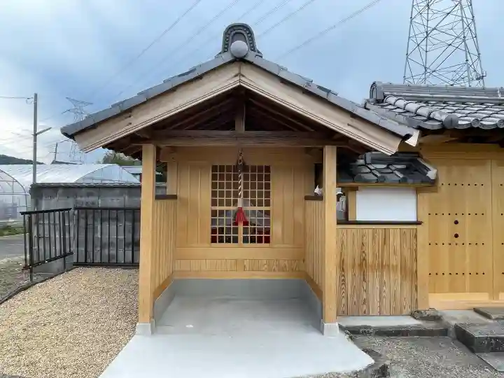 西徳寺の{uncategorized: "未分類", other: "その他", undefined: "問題あり", building: "その他建物", grave: "お墓", sacred_gate: "鳥居", guardian: "狛犬", statue: "像", buddha: "仏像", history: "歴史", nature: "自然", garden: "庭園", animal: "動物", pagoda: "塔", temizu: "手水舎", mountain_gate: "山門・神門", sanctuary: "本殿・本堂", subordinate: "末社・摂社", art: "芸術", scenery: "景色", jizo: "地蔵", ema: "絵馬", goshuin: "御朱印", omikuji: "おみくじ", items: "授与品その他", amulet: "お守り", goshuincho: "御朱印帳", eats: "食事", festival: "お祭り", votive_dance: "神楽", shichigosan: "七五三参", wedding: "結婚式", experience: "体験その他", initially: "初詣", around: "周辺", anti_infection: "感染症対策"}