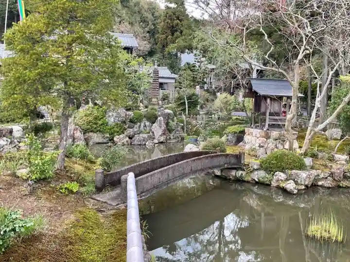恵利寺の庭園