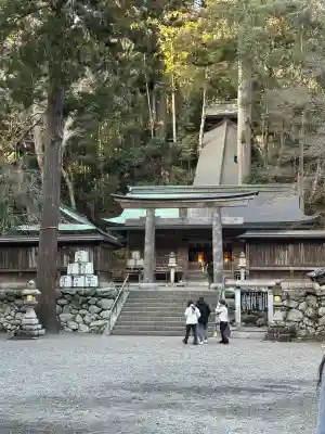 丹生川上神社（下社）の{uncategorized: "未分類", other: "その他", undefined: "問題あり", building: "その他建物", grave: "お墓", sacred_gate: "鳥居", guardian: "狛犬", statue: "像", buddha: "仏像", history: "歴史", nature: "自然", garden: "庭園", animal: "動物", pagoda: "塔", temizu: "手水舎", mountain_gate: "山門・神門", sanctuary: "本殿・本堂", subordinate: "末社・摂社", art: "芸術", scenery: "景色", jizo: "地蔵", ema: "絵馬", goshuin: "御朱印", omikuji: "おみくじ", items: "授与品その他", amulet: "お守り", goshuincho: "御朱印帳", eats: "食事", festival: "お祭り", votive_dance: "神楽", shichigosan: "七五三参", wedding: "結婚式", experience: "体験その他", initially: "初詣", around: "周辺", anti_infection: "感染症対策"}