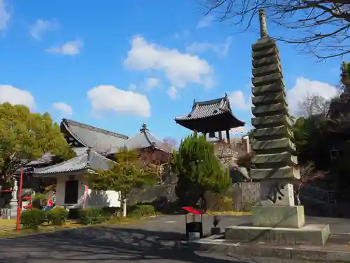 遍照寺法界院の塔