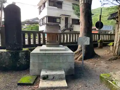 淺間神社（忍野八海）の末社・摂社