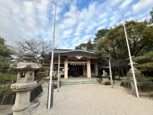 高山神社の{uncategorized: "未分類", other: "その他", undefined: "問題あり", building: "その他建物", grave: "お墓", sacred_gate: "鳥居", guardian: "狛犬", statue: "像", buddha: "仏像", history: "歴史", nature: "自然", garden: "庭園", animal: "動物", pagoda: "塔", temizu: "手水舎", mountain_gate: "山門・神門", sanctuary: "本殿・本堂", subordinate: "末社・摂社", art: "芸術", scenery: "景色", jizo: "地蔵", ema: "絵馬", goshuin: "御朱印", omikuji: "おみくじ", items: "授与品その他", amulet: "お守り", goshuincho: "御朱印帳", eats: "食事", festival: "お祭り", votive_dance: "神楽", shichigosan: "七五三参", wedding: "結婚式", experience: "体験その他", initially: "初詣", around: "周辺", anti_infection: "感染症対策"}