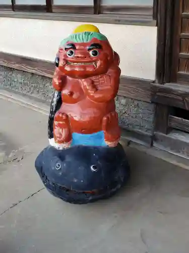 雷電神社の像