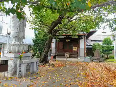 観音堂の本殿・本堂