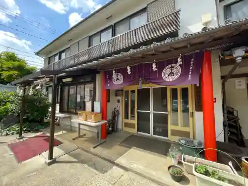 久富稲荷神社の{uncategorized: "未分類", other: "その他", undefined: "問題あり", building: "その他建物", grave: "お墓", sacred_gate: "鳥居", guardian: "狛犬", statue: "像", buddha: "仏像", history: "歴史", nature: "自然", garden: "庭園", animal: "動物", pagoda: "塔", temizu: "手水舎", mountain_gate: "山門・神門", sanctuary: "本殿・本堂", subordinate: "末社・摂社", art: "芸術", scenery: "景色", jizo: "地蔵", ema: "絵馬", goshuin: "御朱印", omikuji: "おみくじ", items: "授与品その他", amulet: "お守り", goshuincho: "御朱印帳", eats: "食事", festival: "お祭り", votive_dance: "神楽", shichigosan: "七五三参", wedding: "結婚式", experience: "体験その他", initially: "初詣", around: "周辺", anti_infection: "感染症対策"}