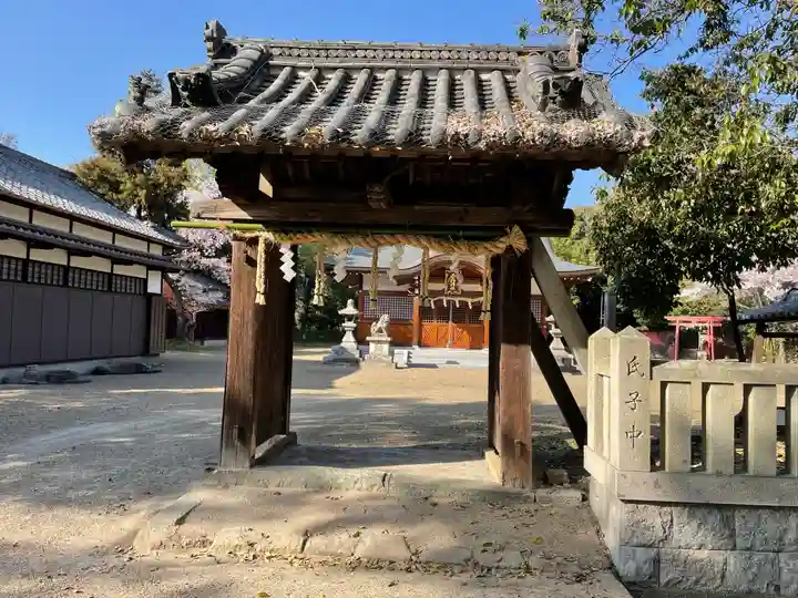 赤羽神社の山門・神門