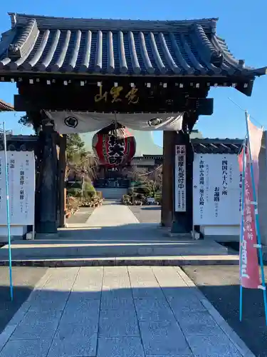 岩槻大師彌勒密寺の山門