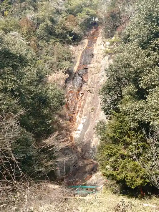 大頭神社の{uncategorized: "未分類", other: "その他", undefined: "問題あり", building: "その他建物", grave: "お墓", sacred_gate: "鳥居", guardian: "狛犬", statue: "像", buddha: "仏像", history: "歴史", nature: "自然", garden: "庭園", animal: "動物", pagoda: "塔", temizu: "手水舎", mountain_gate: "山門・神門", sanctuary: "本殿・本堂", subordinate: "末社・摂社", art: "芸術", scenery: "景色", jizo: "地蔵", ema: "絵馬", goshuin: "御朱印", omikuji: "おみくじ", items: "授与品その他", amulet: "お守り", goshuincho: "御朱印帳", eats: "食事", festival: "お祭り", votive_dance: "神楽", shichigosan: "七五三参", wedding: "結婚式", experience: "体験その他", initially: "初詣", around: "周辺", anti_infection: "感染症対策"}