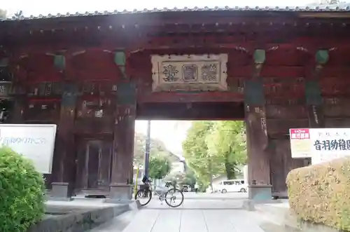 護国寺の山門