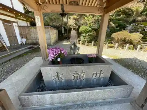 瀧安寺の手水舎
