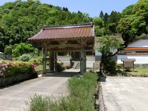 西本寺の山門