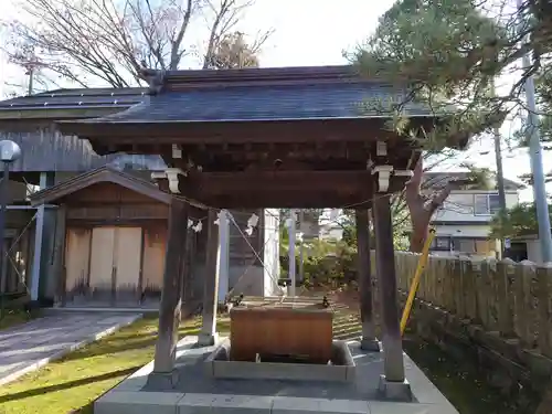 三条八幡宮の手水舎