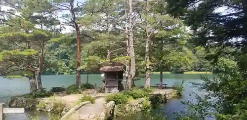 松原諏方神社の庭園