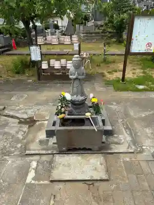 龍本寺の{uncategorized: "未分類", other: "その他", undefined: "問題あり", building: "その他建物", grave: "お墓", sacred_gate: "鳥居", guardian: "狛犬", statue: "像", buddha: "仏像", history: "歴史", nature: "自然", garden: "庭園", animal: "動物", pagoda: "塔", temizu: "手水舎", mountain_gate: "山門・神門", sanctuary: "本殿・本堂", subordinate: "末社・摂社", art: "芸術", scenery: "景色", jizo: "地蔵", ema: "絵馬", goshuin: "御朱印", omikuji: "おみくじ", items: "授与品その他", amulet: "お守り", goshuincho: "御朱印帳", eats: "食事", festival: "お祭り", votive_dance: "神楽", shichigosan: "七五三参", wedding: "結婚式", experience: "体験その他", initially: "初詣", around: "周辺", anti_infection: "感染症対策"}