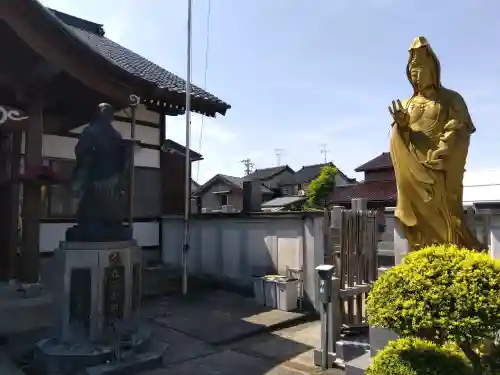 長福寺の{uncategorized: "未分類", other: "その他", undefined: "問題あり", building: "その他建物", grave: "お墓", sacred_gate: "鳥居", guardian: "狛犬", statue: "像", buddha: "仏像", history: "歴史", nature: "自然", garden: "庭園", animal: "動物", pagoda: "塔", temizu: "手水舎", mountain_gate: "山門・神門", sanctuary: "本殿・本堂", subordinate: "末社・摂社", art: "芸術", scenery: "景色", jizo: "地蔵", ema: "絵馬", goshuin: "御朱印", omikuji: "おみくじ", items: "授与品その他", amulet: "お守り", goshuincho: "御朱印帳", eats: "食事", festival: "お祭り", votive_dance: "神楽", shichigosan: "七五三参", wedding: "結婚式", experience: "体験その他", initially: "初詣", around: "周辺", anti_infection: "感染症対策"}