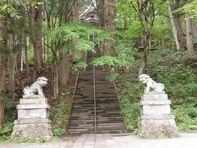 戸隠神社宝光社の{uncategorized: "未分類", other: "その他", undefined: "問題あり", building: "その他建物", grave: "お墓", sacred_gate: "鳥居", guardian: "狛犬", statue: "像", buddha: "仏像", history: "歴史", nature: "自然", garden: "庭園", animal: "動物", pagoda: "塔", temizu: "手水舎", mountain_gate: "山門・神門", sanctuary: "本殿・本堂", subordinate: "末社・摂社", art: "芸術", scenery: "景色", jizo: "地蔵", ema: "絵馬", goshuin: "御朱印", omikuji: "おみくじ", items: "授与品その他", amulet: "お守り", goshuincho: "御朱印帳", eats: "食事", festival: "お祭り", votive_dance: "神楽", shichigosan: "七五三参", wedding: "結婚式", experience: "体験その他", initially: "初詣", around: "周辺", anti_infection: "感染症対策"}