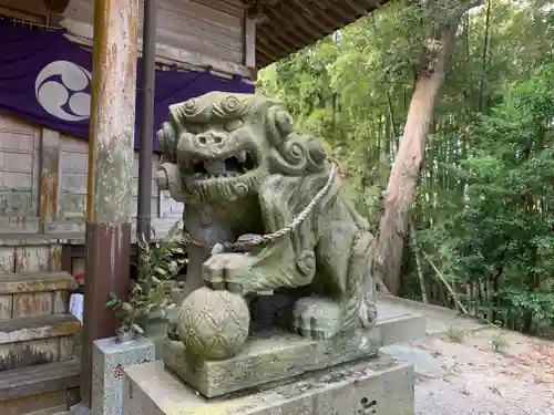 新山神社の狛犬