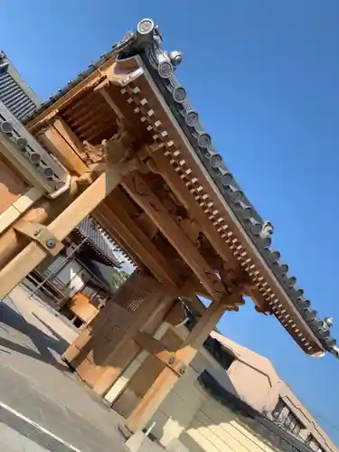 萬行寺の山門