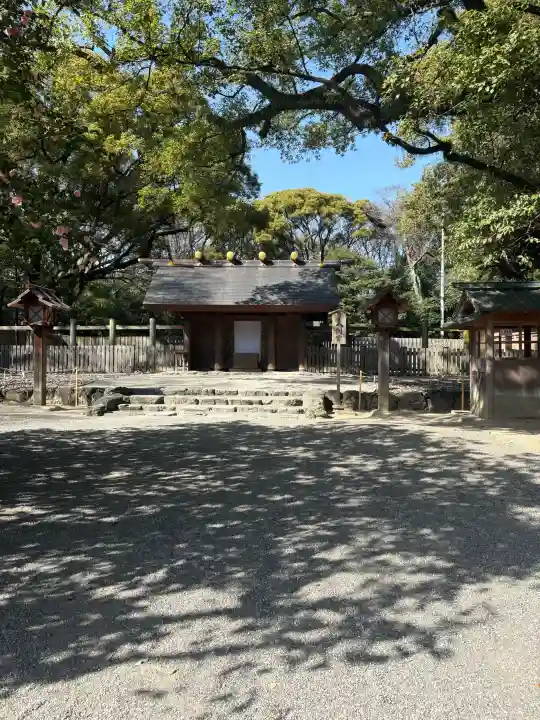 熱田神宮の{uncategorized: "未分類", other: "その他", undefined: "問題あり", building: "その他建物", grave: "お墓", sacred_gate: "鳥居", guardian: "狛犬", statue: "像", buddha: "仏像", history: "歴史", nature: "自然", garden: "庭園", animal: "動物", pagoda: "塔", temizu: "手水舎", mountain_gate: "山門・神門", sanctuary: "本殿・本堂", subordinate: "末社・摂社", art: "芸術", scenery: "景色", jizo: "地蔵", ema: "絵馬", goshuin: "御朱印", omikuji: "おみくじ", items: "授与品その他", amulet: "お守り", goshuincho: "御朱印帳", eats: "食事", festival: "お祭り", votive_dance: "神楽", shichigosan: "七五三参", wedding: "結婚式", experience: "体験その他", initially: "初詣", around: "周辺", anti_infection: "感染症対策"}