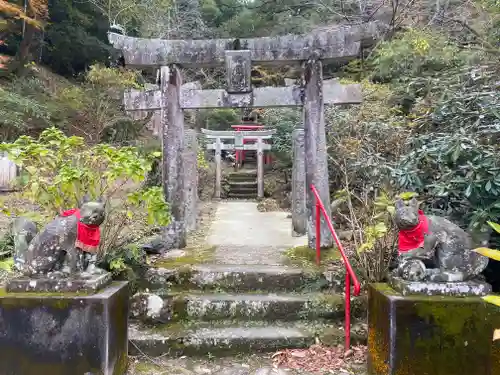 石穴稲荷神社の鳥居