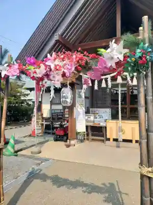 七重浜海津見神社の{uncategorized: "未分類", other: "その他", undefined: "問題あり", building: "その他建物", grave: "お墓", sacred_gate: "鳥居", guardian: "狛犬", statue: "像", buddha: "仏像", history: "歴史", nature: "自然", garden: "庭園", animal: "動物", pagoda: "塔", temizu: "手水舎", mountain_gate: "山門・神門", sanctuary: "本殿・本堂", subordinate: "末社・摂社", art: "芸術", scenery: "景色", jizo: "地蔵", ema: "絵馬", goshuin: "御朱印", omikuji: "おみくじ", items: "授与品その他", amulet: "お守り", goshuincho: "御朱印帳", eats: "食事", festival: "お祭り", votive_dance: "神楽", shichigosan: "七五三参", wedding: "結婚式", experience: "体験その他", initially: "初詣", around: "周辺", anti_infection: "感染症対策"}